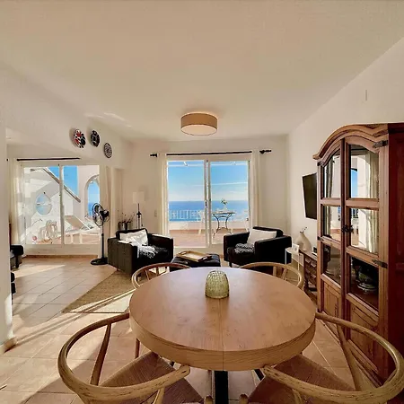 Panorama Apartment *